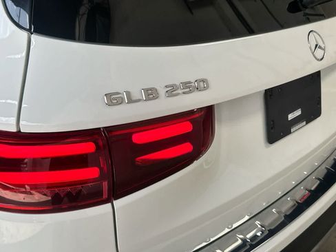 Used 2025 Mercedes-Benz GLB 250 image 10