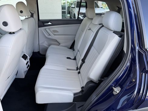 Used 2023 Volkswagen Tiguan SE w/ Panoramic Sunroof Package FWD image 32