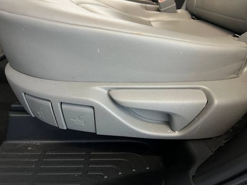 Used 2020 Toyota Highlander XLE FWD image 38