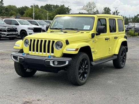 Used 2023 Jeep Wrangler Unlimited Sahara w/ Cold Weather Group image 7