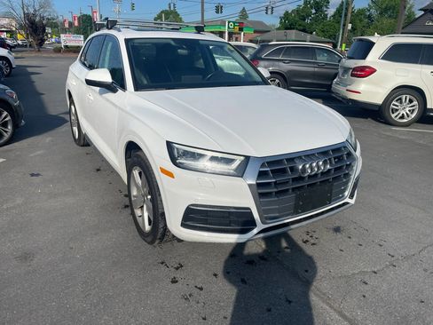 Used 2019 Audi Q5 2.0T Premium Plus w/ Premium Plus Package AWD/4WD image 2