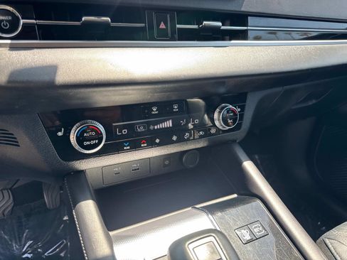 Used 2023 Mitsubishi Outlander SEL image 24