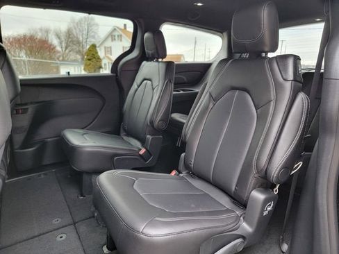 New 2026 Chrysler Pacifica Select AWD/4WD image 20