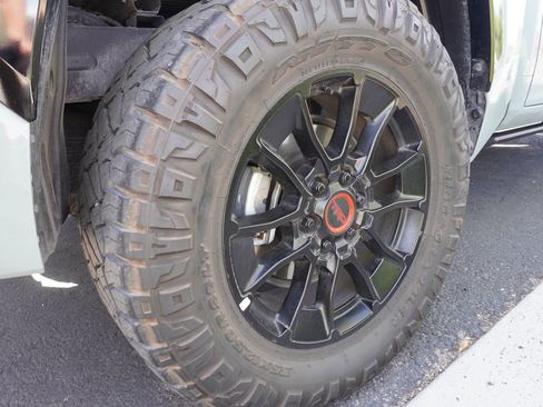 Used 2024 Toyota Tundra Platinum AWD/4WD image 7