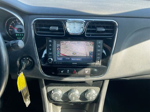 Used 2011 Chrysler 200 Limited image 27