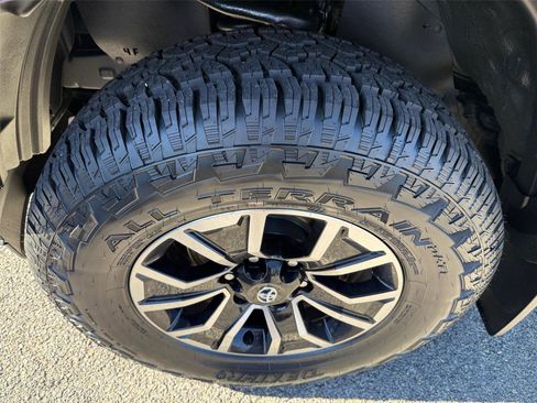 Used 2022 Toyota Tacoma TRD Sport w/ Technology Package image 10