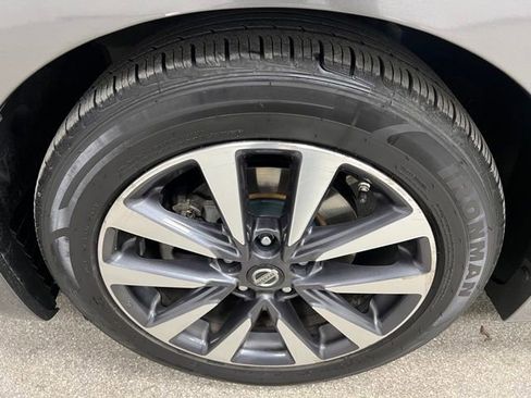 Used 2017 Nissan Altima 2.5 SL w/ Moonroof Package FWD image 14