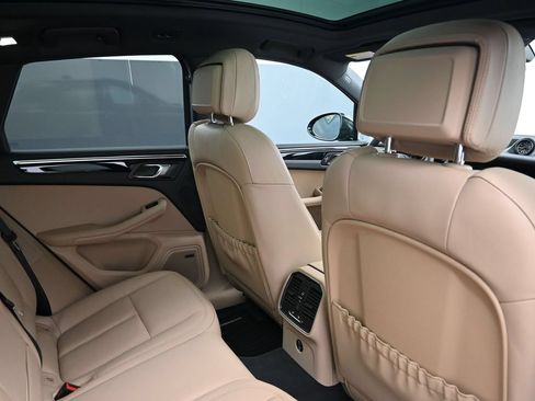Certified 2026 Porsche Macan AWD/4WD image 7