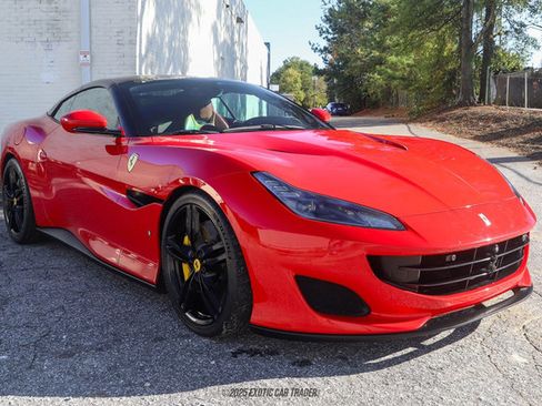 Used 2019 Ferrari Portofino image 12