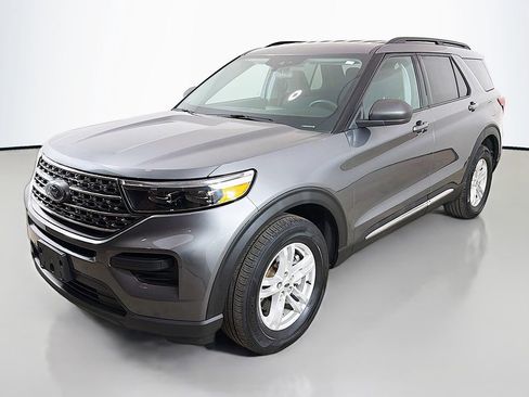 Used 2022 Ford Explorer XLT w/ Class IV Trailer Tow Package image 7