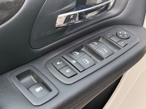 Used 2019 Dodge Grand Caravan SE image 19