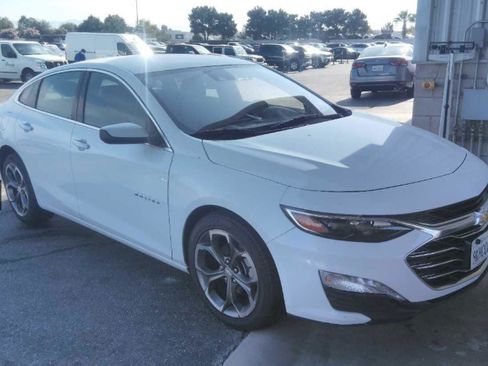 Used 2024 Chevrolet Malibu LT FWD image 1