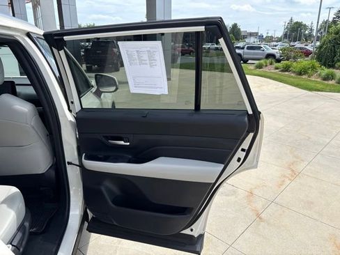 Used 2024 Toyota Grand Highlander AWD Hybrid image 34