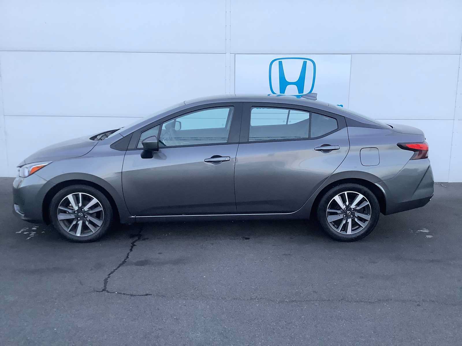 Used 2024 Nissan Versa SV FWD image 2