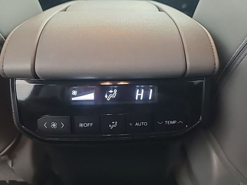 Used 2022 Toyota Highlander XLE image 23