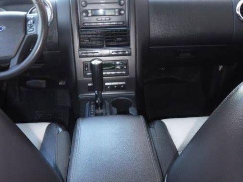 Used 2007 Ford Explorer Sport Trac Limited image 7