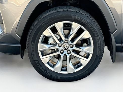 Used 2022 Toyota RAV4 Limited AWD/4WD image 30
