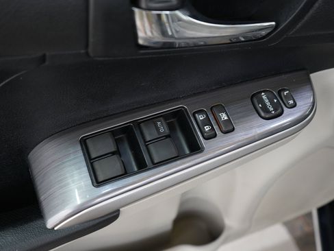 Used 2012 Toyota Camry LE FWD image 18
