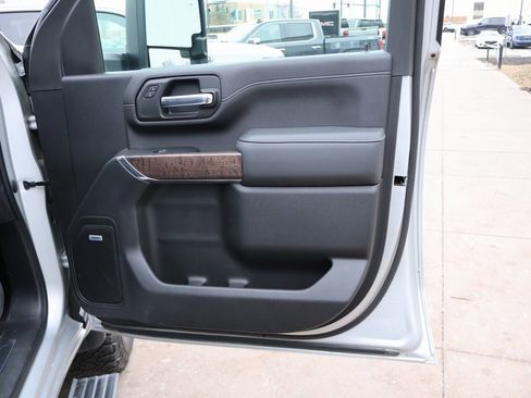 Used 2022 GMC Sierra 2500 Denali image 11