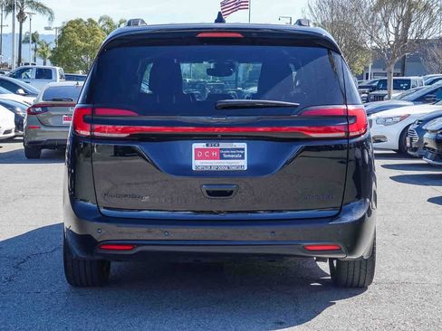 Used 2025 Chrysler Pacifica Limited FWD image 5