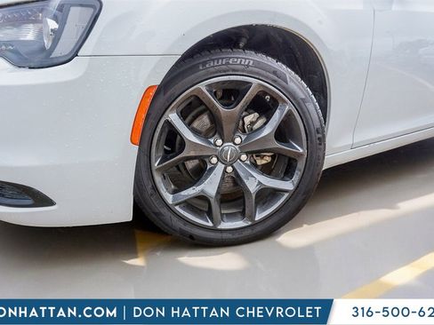 Used 2023 Chrysler 300 Touring w/ Sport Appearance Package image 32