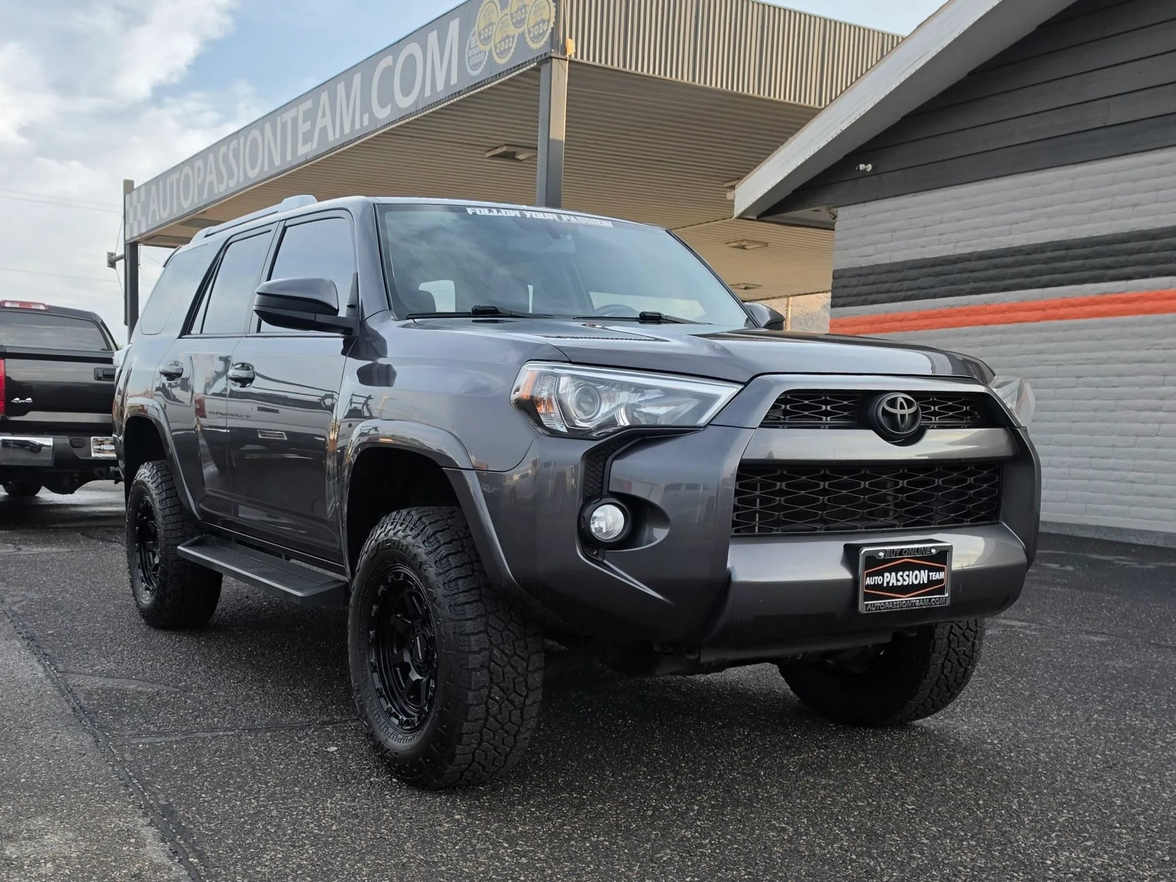 Used 2018 Toyota 4Runner SR5 AWD/4WD image 7