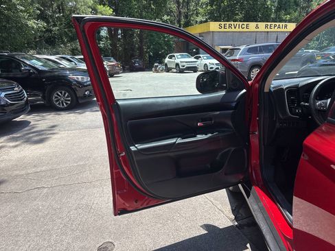 Used 2020 Mitsubishi Outlander SE FWD image 8