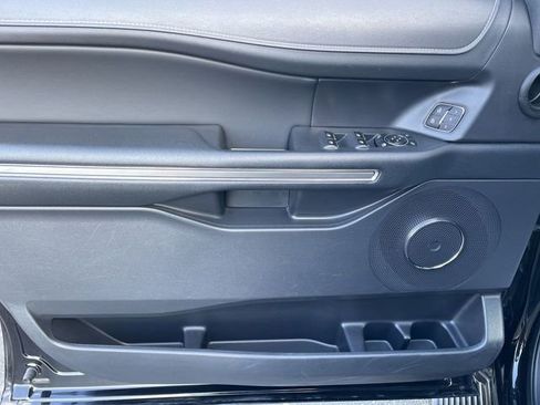 Used 2024 Ford Expedition XLT image 12