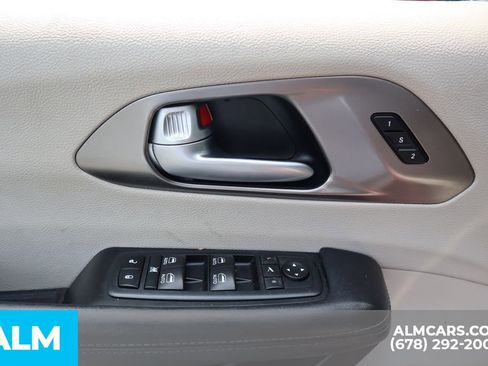 Used 2018 Chrysler Pacifica Limited FWD image 17