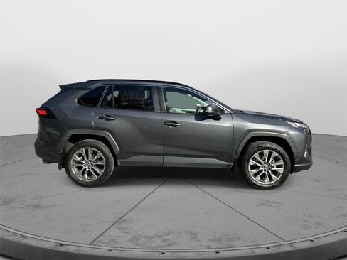 Used 2022 Toyota RAV4 XLE Premium image 38