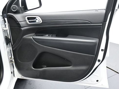 Used 2020 Jeep Grand Cherokee Altitude image 30