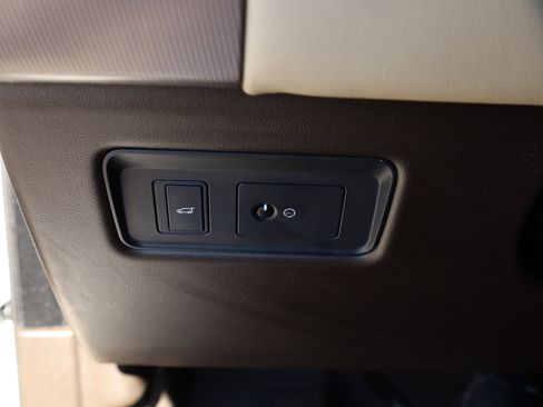 Used 2018 Land Rover Range Rover Sport Supercharged image 32