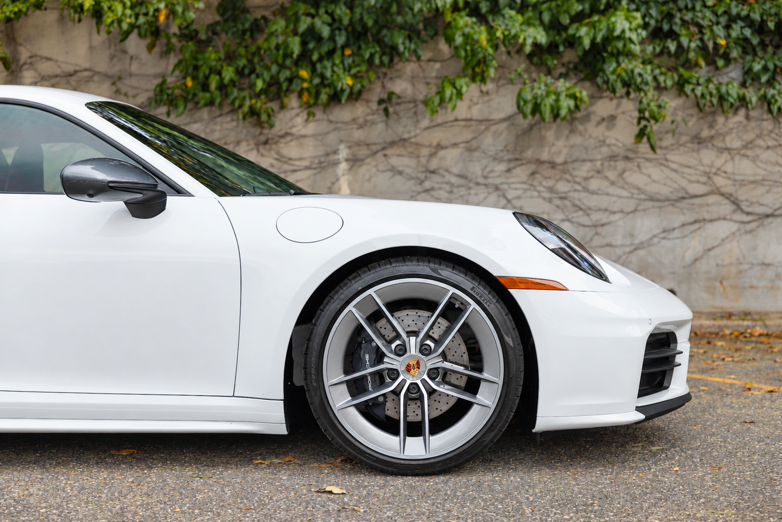 Used 2025 Porsche 911 Carrera RWD image 32