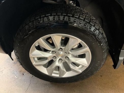 Used 2023 Chevrolet Silverado 1500 Custom image 12