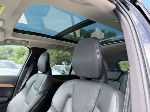 Certified 2023 Volvo XC90 T8 Plus AWD/4WD image 17