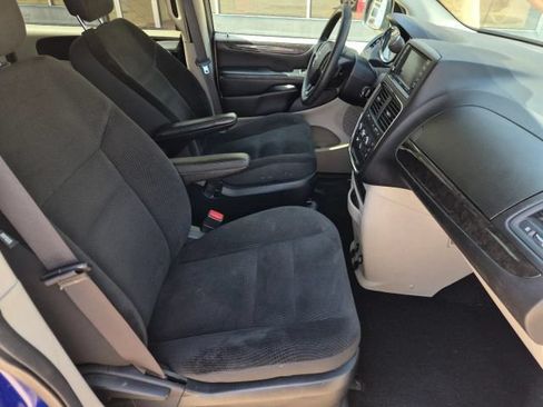 Used 2019 Dodge Grand Caravan SE w/ UConnect Hands-Free Group FWD image 15
