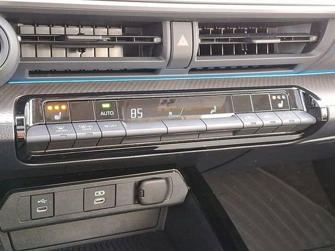 Used 2024 Toyota Prius XLE image 17