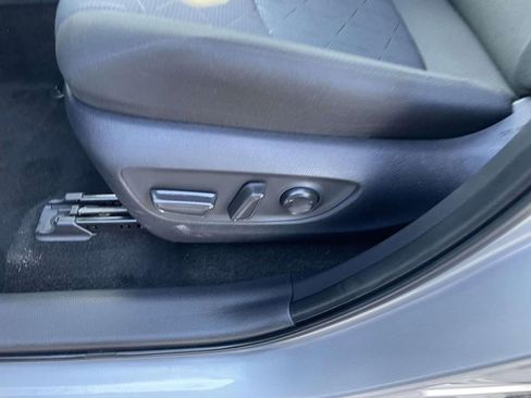 Used 2025 Toyota RAV4 XLE image 30