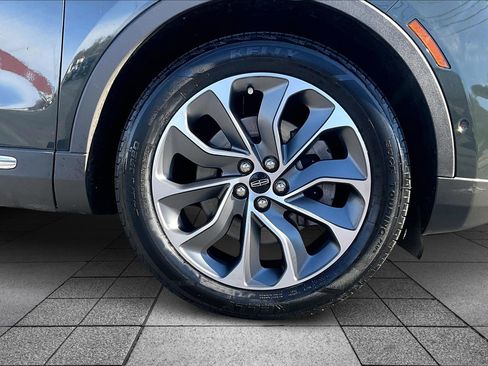 Used 2022 Lincoln Nautilus Reserve w/ Equipment Group 201A image 8