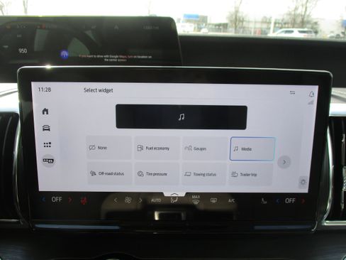 Used 2025 Ford Expedition Platinum image 26