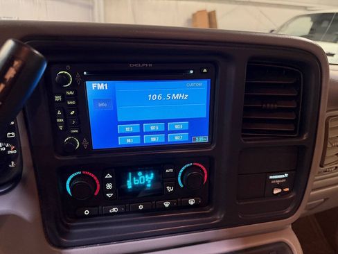 Used 2004 GMC Sierra 3500 SLT w/ Heavy-Duty Power Package AWD/4WD image 5