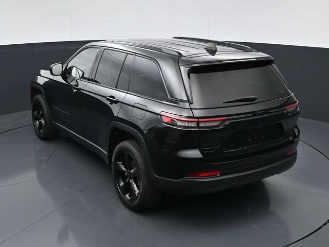 Used 2023 Jeep Grand Cherokee Limited w/ Black Appearance Package AWD/4WD image 42