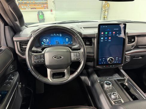 Used 2024 Ford Expedition Limited AWD/4WD image 25