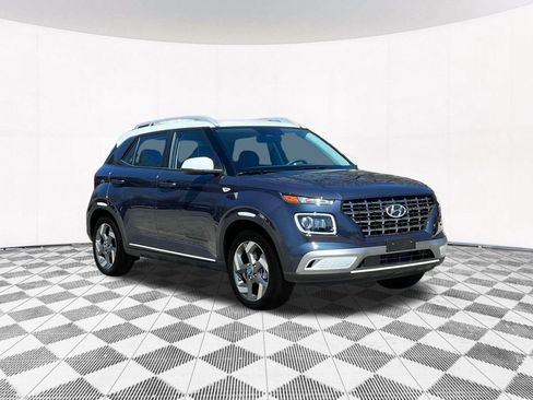 New 2025 Hyundai Venue Limited image 17