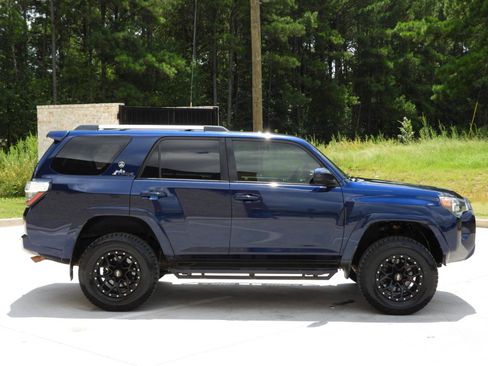 Used 2020 Toyota 4Runner SR5 AWD/4WD image 41