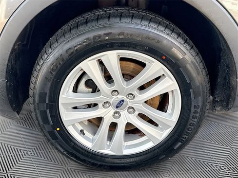 Used 2018 Ford Explorer XLT image 33