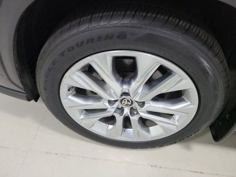 Certified 2024 Toyota Highlander Limited AWD/4WD image 43