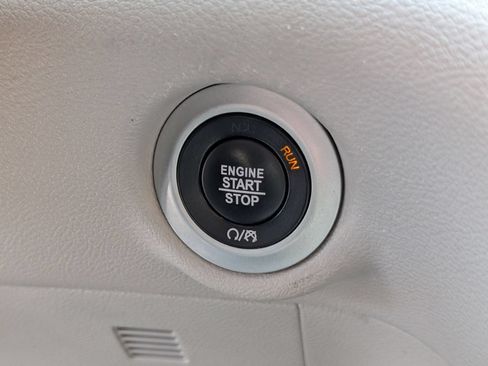 Used 2022 Chrysler Pacifica Touring-L FWD image 18