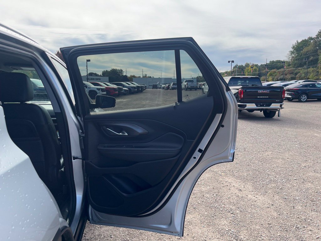 Used 2022 GMC Terrain SLT AWD/4WD image 32