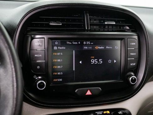 Used 2023 Kia Soul LX image 16